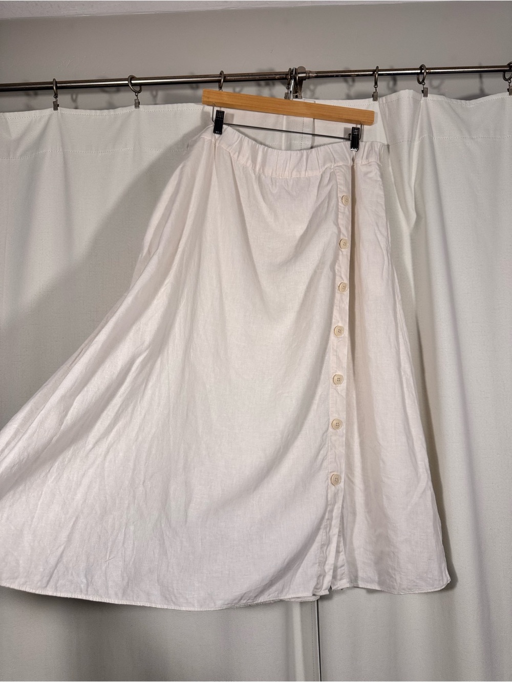 Madewell Linen-Blend Side-Button Midi Skirt in Lighthouse - Picture 4 of 6